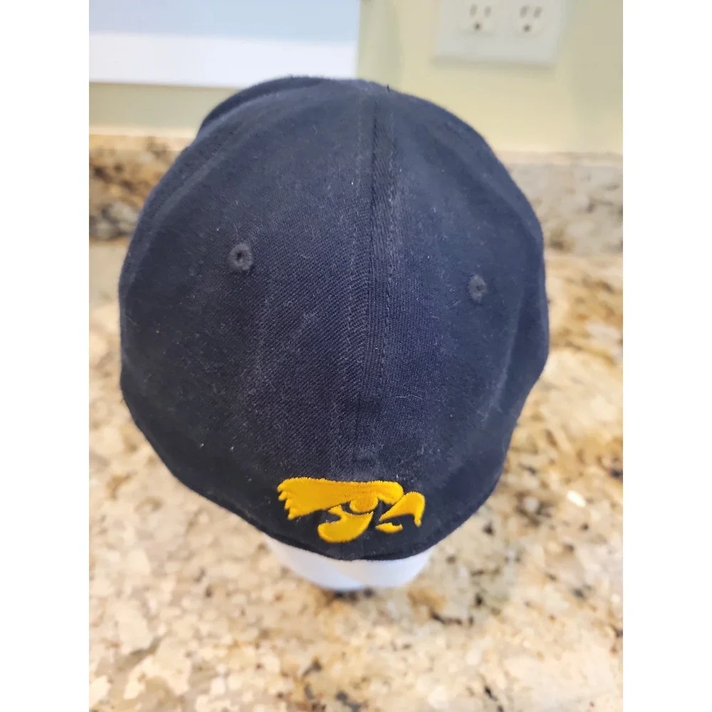 Iowa Hawkeyes Cap Black Fitted L XL Hat Herky The Hawk Mascot Top Of The World